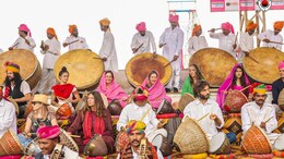 पुष्कर मेले में 106 नगाड़ों से देसी- विदेशी कलाकारों ने रचा इतिहास, इंडिया बुक ऑफ रिकॉर्ड में दर्ज हो सकता है नाम