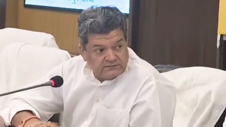 Rajasthan: रसद विभाग के अफसरों पर जमकर बरसे मंत्री सुमित गोदारा, लगाई क्लास, सीधे APO की दी चेतावनी Rajasthan: रसद विभाग के अफसरों पर जमकर बरसे मंत्री सुमित गोदारा, लगाई क्लास, सीधे APO की दी चेतावनी