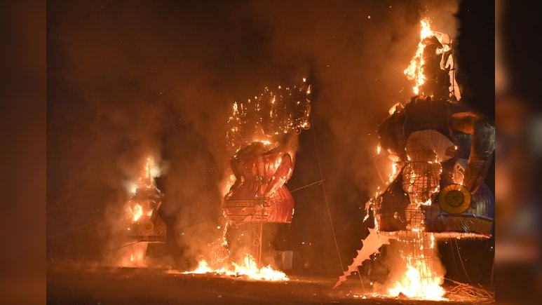 Ravan Dahan: मध्य प्रदेश और छत्तीसगढ़ में हुआ रावण दहन, रायपुर में 101 फीट का पुतला धू-धूकर जला