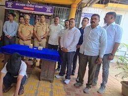 Crime News: गोलमाल! खरं दाखवून खोटं सोनं दिलं, 10  लाख लुटले, पुढे जे जे घडलं त्याने.... Crime News: गोलमाल! खरं दाखवून खोटं सोनं दिलं, 10  लाख लुटले, पुढे जे जे घडलं त्याने....