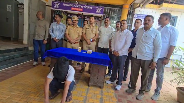 Crime News: गोलमाल! खरं दाखवून खोटं सोनं दिलं, 10 लाख लुटले, पुढे जे जे घडलं त्याने.... Crime News: गोलमाल! खरं दाखवून खोटं सोनं दिलं, 10 लाख लुटले, पुढे जे जे घडलं त्याने....
