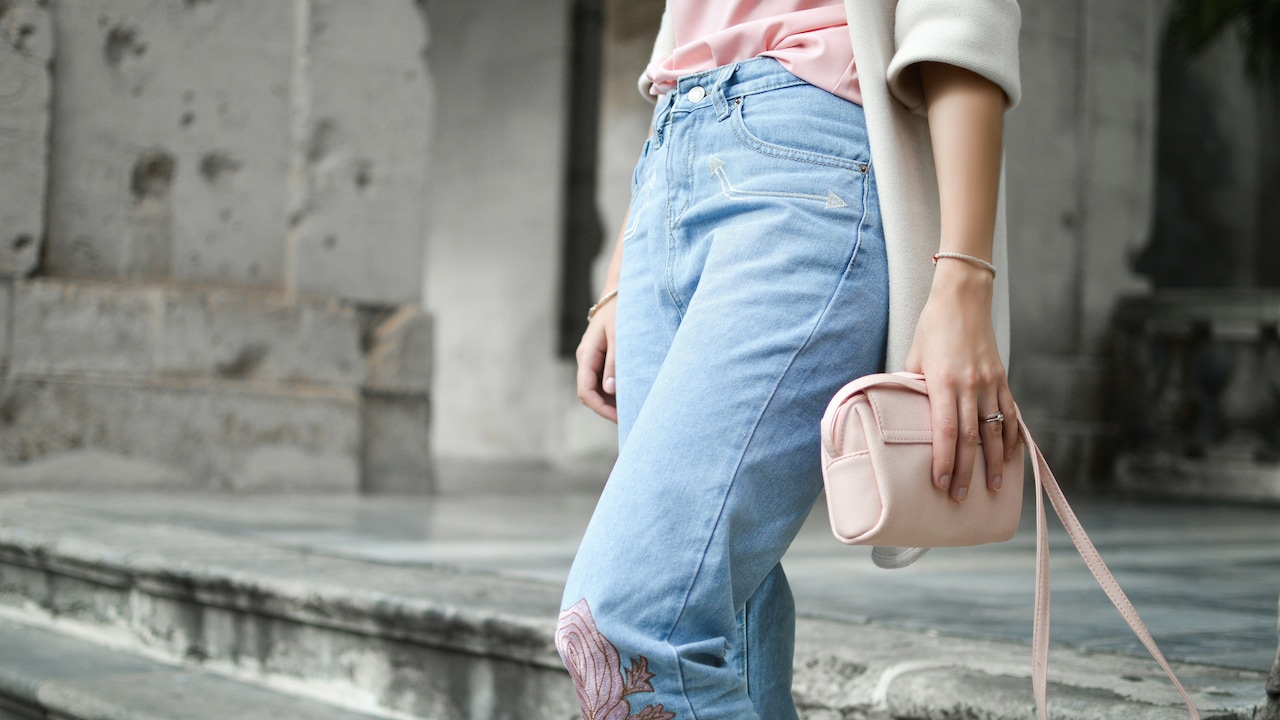 Game Night Outfit Ideas: How to Style Jeans for Comfort and Confidence