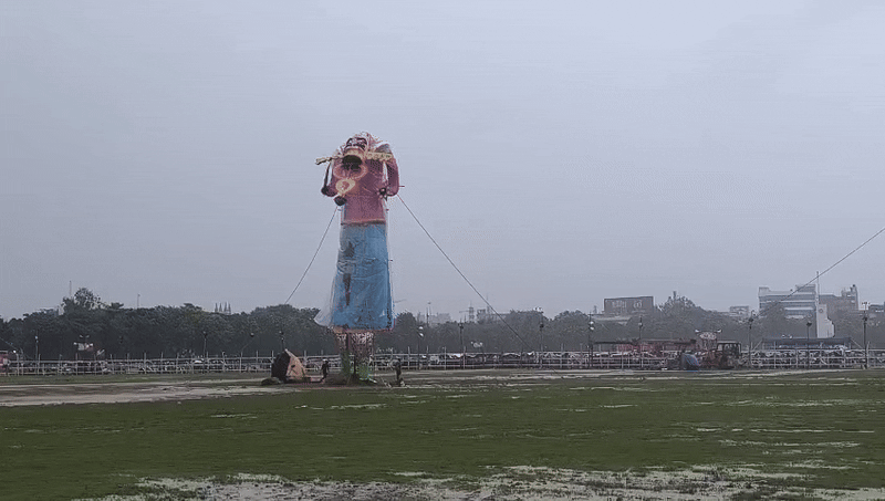 पुतला दहन से पहले ही बारिश में गला रावण, दशहरे के जश्न में इंद्रदेव का खलल