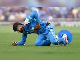श्रेयस अय्यर ICU में भर्ती,  मैच के दौरान पसलियों में आई थी चोट: सूत्र श्रेयस अय्यर ICU में भर्ती,  मैच के दौरान पसलियों में आई थी चोट: सूत्र