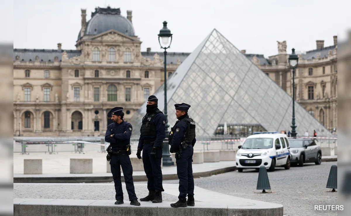 In And Out In 7 Minutes, With Chainsaws: How Louvre Robbery Was Carried Out