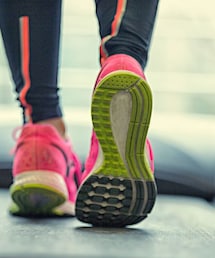 Walk Benefits: रोज 10,000 पावलं चालण्याचे जबरदस्त फायदे