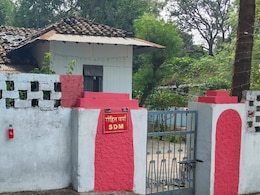 MP में 'लाल बोतल' बना हथियार, कुत्तों को दूर भगाने का देसी टोटका, आम आदमी से लेकर अफसर तक कर रहे ये अनोखा उपाय MP में 'लाल बोतल' बना हथियार, कुत्तों को दूर भगाने का देसी टोटका, आम आदमी से लेकर अफसर तक कर रहे ये अनोखा उपाय
