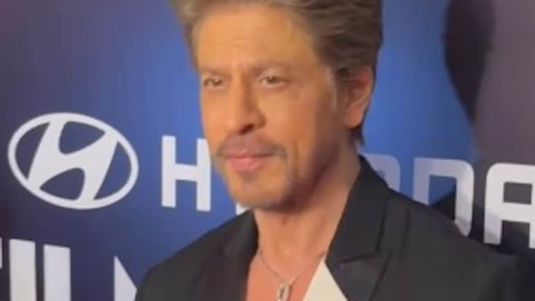 Filmfare Awards 2025: फिल्मफेयर रेट कार्पेट पर सेलेब्स ने बिखेरा जलवा, शाहरुख खान की एंट्री से सब पड़ेंगे फीके