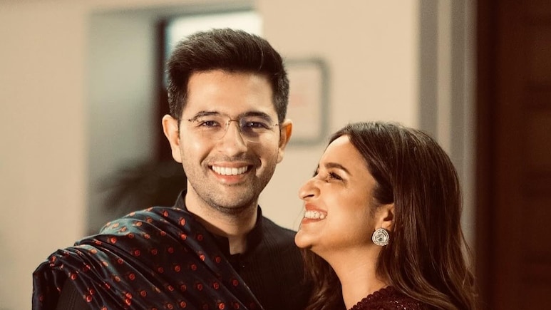 परिणीति चोपड़ा-राघव चड्ढा बनें बेटे के पेरेंट्स, जानें दोनों में कितना है उम्र का फासला, नेटवर्थ में कौन आगे? परिणीति चोपड़ा-राघव चड्ढा बनें बेटे के पेरेंट्स, जानें दोनों में कितना है उम्र का फासला, नेटवर्थ में कौन आगे?