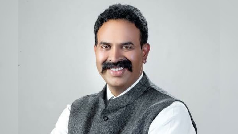 सतारा डॉक्टर सुसाइड केस: BJP पूर्व सांसद रणजित निंबालकर ने उद्धव गुट की सुषमा अंधारे को भेजा 50 करोड़ का मानहानि नोटिस सतारा डॉक्टर सुसाइड केस: BJP पूर्व सांसद रणजित निंबालकर ने उद्धव गुट की सुषमा अंधारे को भेजा 50 करोड़ का मानहानि नोटिस