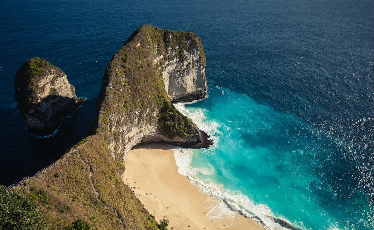 Bali is a beautiful island city Bali is a beautiful island city
