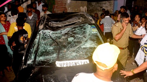 आगरा में रफ्तार का कहर! बेकाबू कार ने 7 लोगों को रौंदा, 5 की दर्दनाक मौत 