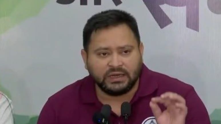 बिहार- वक़्फ़ पर राजनीति तेज़, तेजस्वी के बयान को मिला लेफ़्ट-कांग्रेस का साथ, BJP ने कहा 'मूर्खता पूर्ण बयान' बिहार- वक़्फ़ पर राजनीति तेज़, तेजस्वी के बयान को मिला लेफ़्ट-कांग्रेस का साथ, BJP ने कहा 'मूर्खता पूर्ण बयान'