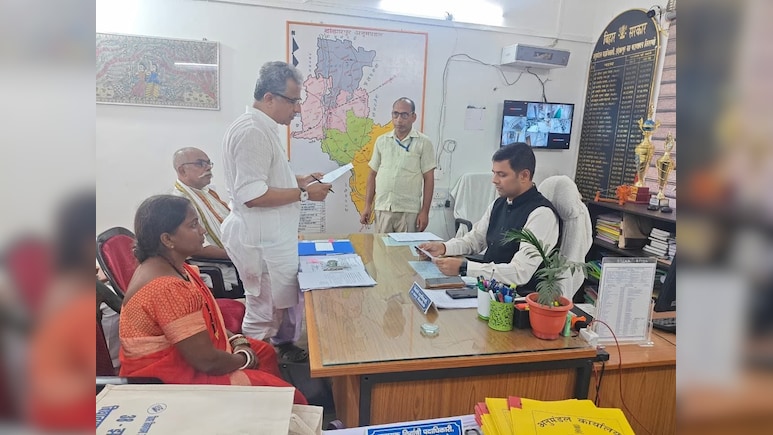 झंझारपुर विधानसभा सीट: पूर्व CM जगन्नाथ मिश्रा परिवार की मजबूत पकड़, मंत्री नीतीश मिश्रा फिर मैदान में झंझारपुर विधानसभा सीट: पूर्व CM जगन्नाथ मिश्रा परिवार की मजबूत पकड़, मंत्री नीतीश मिश्रा फिर मैदान में
