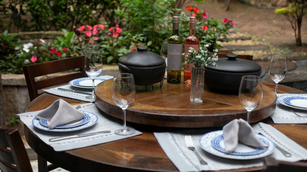Choose the right dining table design for the room of your choice