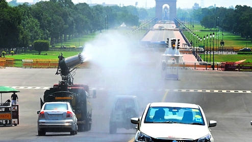 दिल्ली में AQI 24 जगह 300 के खतरनाक स्तर के पार, आनंद विहार में 400 पहुंचा दिल्ली में AQI 24 जगह 300 के खतरनाक स्तर के पार, आनंद विहार में 400 पहुंचा