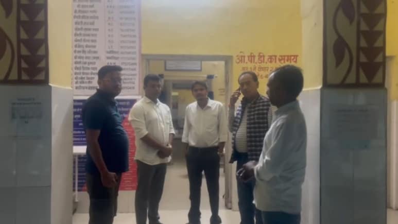 भीड़ देख रही थी तमाशा, सड़क पर तड़प रहे रामगोपाल के लिए देवदूत बनकर आए तहसीलदार, फिर बची जान