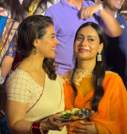 काजोल और नीसा ने दुर्गा पूजा में निभाई 'सिंदूर खेला' की रस्म, मां-बेटी के क्यूट वीडियो पर फैंस ने लुटाया प्यार