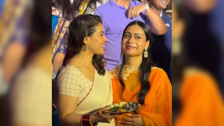 काजोल और नीसा ने दुर्गा पूजा में निभाई 'सिंदूर खेला' की रस्म, मां-बेटी के क्यूट वीडियो पर फैंस ने लुटाया प्यार