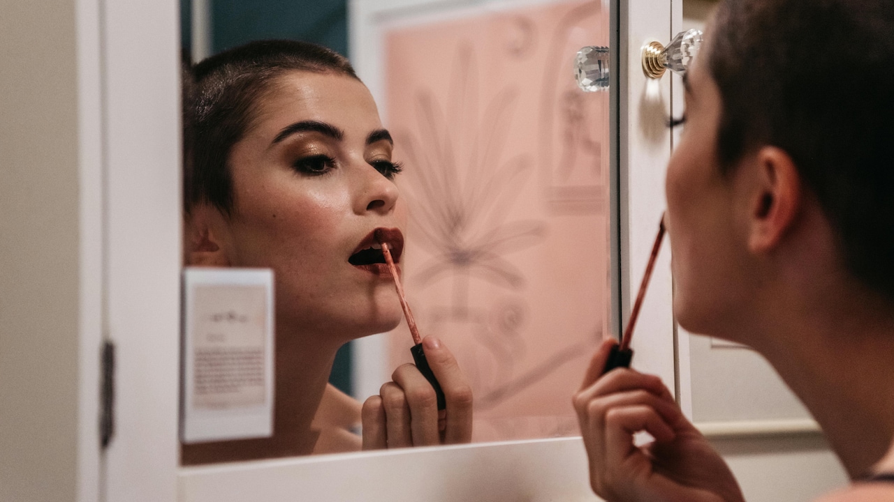 Best Lip Gloss Shades: Look Flawless In Every Light | Day And Night
