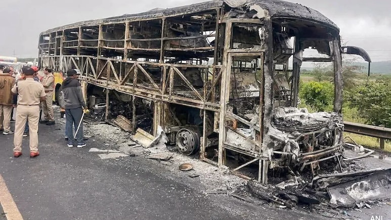 Kurnool Bus Accident: 234 स्मार्टफोन्स ठरले 19 प्रवाशांच्या मृत्यूला कारणीभूत; बस दुर्घटनेतील धक्कादायक खुलासा Kurnool Bus Accident: 234 स्मार्टफोन्स ठरले 19 प्रवाशांच्या मृत्यूला कारणीभूत; बस दुर्घटनेतील धक्कादायक खुलासा