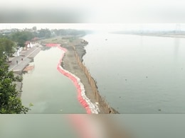 AAP का आरोप-पीएम के बनाया गया अलग छठ घाट, बीजेपी बोली-हमने यमुना को पूजा लायक बनाया AAP का आरोप-पीएम के बनाया गया अलग छठ घाट, बीजेपी बोली-हमने यमुना को पूजा लायक बनाया