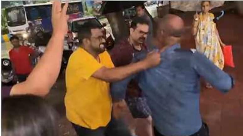 ठाणे में 3 साल की बच्ची से छेड़छाड़ की कोशिश, गुस्साई भीड़ ने वॉचमैन को सरेआम पीटा ठाणे में 3 साल की बच्ची से छेड़छाड़ की कोशिश, गुस्साई भीड़ ने वॉचमैन को सरेआम पीटा