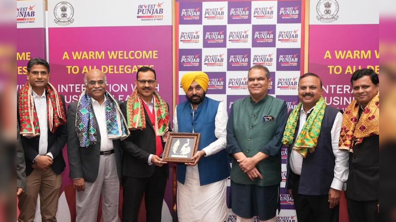 CM भगवंत मान ने बेंगलुरु में उद्यमियों को दिया निवेश का न्योता, बताया पंजाब क्यों है बेस्ट CM भगवंत मान ने बेंगलुरु में उद्यमियों को दिया निवेश का न्योता, बताया पंजाब क्यों है बेस्ट