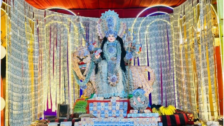 Navratri 2025: '51 लाख' की देवी! उदयपुर में मां के दर्शन के लिए टूट पड़े लोग, नोटों से सजाया गया भव्य दरबार, आप भी देखें!