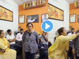 पतीला ट्रेनमध्ये धक्का देत मारहाण केली..मनसे पदाधिकारी असलेल्या पत्नीनं परप्रांतीय महिलेला धू धू धुतलं! Video होतोय व्हायरल पतीला ट्रेनमध्ये धक्का देत मारहाण केली..मनसे पदाधिकारी असलेल्या पत्नीनं परप्रांतीय महिलेला धू धू धुतलं! Video होतोय व्हायरल