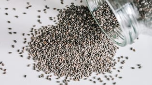 Fortis Doctor Warns, किन 4 तरह के लोगों को नहीं खाने चाहिए चिया सीड्स? हो सकती है ब्&zwj;लीड&zwj;िंग भी