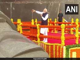 Pics: PM Modi Pays Tributes To Sardar Vallabhbhai Patel At Statue Of Unity Pics: PM Modi Pays Tributes To Sardar Vallabhbhai Patel At Statue Of Unity