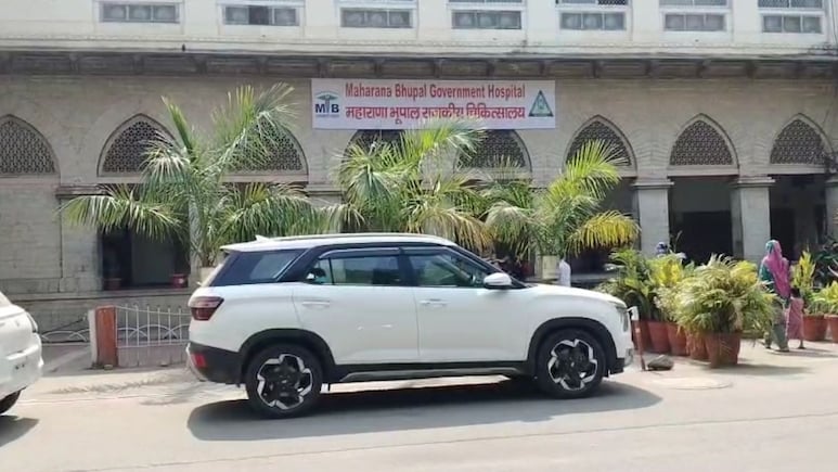 Rajasthan: उदयपुर के महाराणा भूपाल अस्पताल में नवजातों की अदला-बदली, डेढ़ घंटे बाद कबूली गलती,15 दिन बाद होगा फैसला Rajasthan: उदयपुर के महाराणा भूपाल अस्पताल में नवजातों की अदला-बदली, डेढ़ घंटे बाद कबूली गलती,15 दिन बाद होगा फैसला