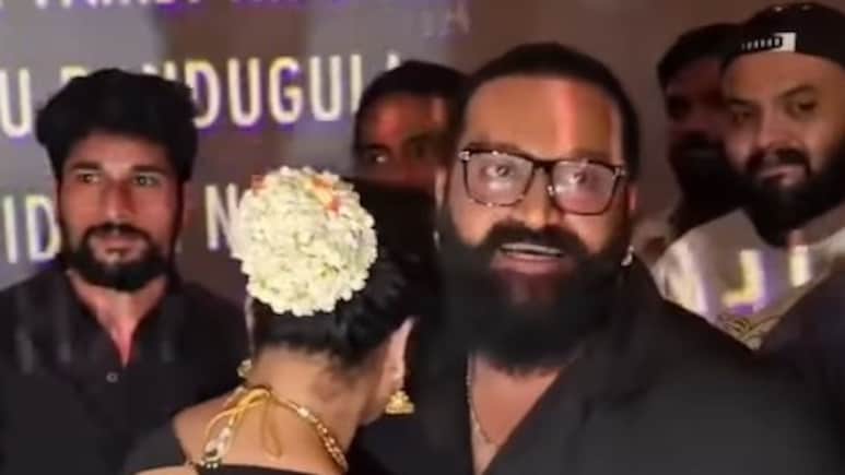 पति की फिल्म को मिल रहा प्यार देख रो पड़ी डायरेक्टर की पत्नी, कैमरे में कैद हुआ क्यूट मोमेंट