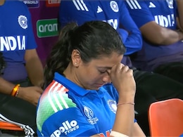 Dejected Smriti Mandhana Almost Breaks Down As India Lose Women's WC Match To England By Narrow Margin Dejected Smriti Mandhana Almost Breaks Down As India Lose Women's WC Match To England By Narrow Margin