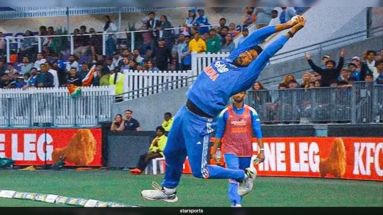IND vs AUS: 'सुपरमैन' सिराज, बाउंड्री लाइन पर ऐसा बचाव कर लूटी महफिल IND vs AUS: 'सुपरमैन' सिराज, बाउंड्री लाइन पर ऐसा बचाव कर लूटी महफिल