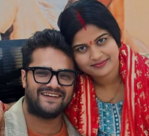 खेसारी लाल यादव की पत्नी चंदा देवी बिहार चुनाव में आजमाएंगी किस्मत, इस पार्टी से मिली टिकट