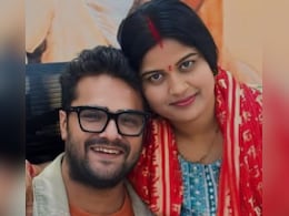 खेसारी लाल यादव ने पत्नी संग मचाई बिहार की सियासत में हलचल, लालू प्रसाद यादव की पार्टी का थामा दामन खेसारी लाल यादव ने पत्नी संग मचाई बिहार की सियासत में हलचल, लालू प्रसाद यादव की पार्टी का थामा दामन