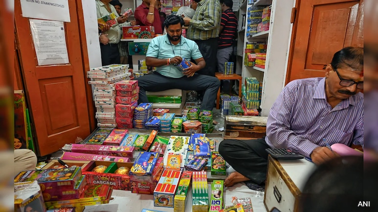 Rekha Gupta Urges Delhiites To Use Green Crackers, Celebrate Diwali Safely Rekha Gupta Urges Delhiites To Use Green Crackers, Celebrate Diwali Safely