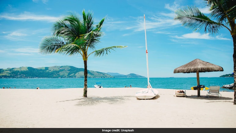 US Parents Charged With Child Neglect For Leaving Six-Month-Old Daughter Unattended At Beach US Parents Charged With Child Neglect For Leaving Six-Month-Old Daughter Unattended At Beach