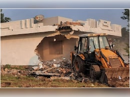 घर ढहाने को बुलडोजर तैयार, अल-फलाह यूनिवर्सिटी के चेयरमैन के मकान पर लगा 3 दिन का नोटिस