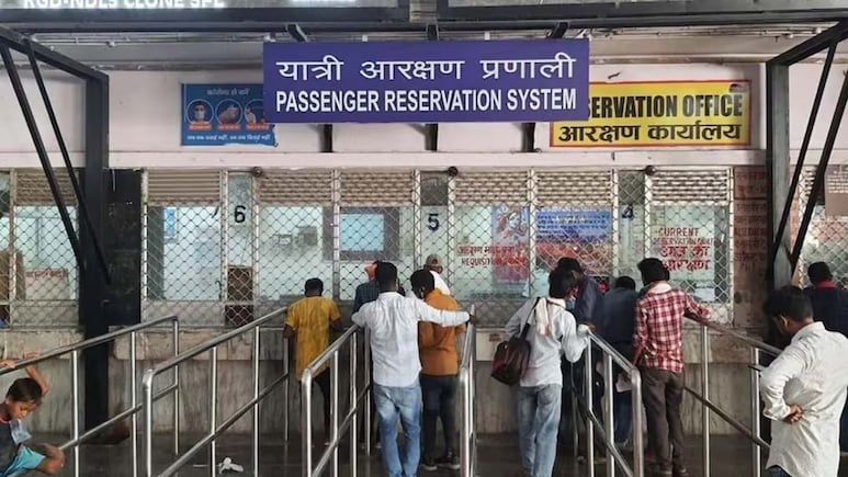 दीपावली पर बंद रहेंगे कई रेलवे टिकट काउंटर, जानिए किन जगहों से नहीं हो पाएगा रिजर्वेशन दीपावली पर बंद रहेंगे कई रेलवे टिकट काउंटर, जानिए किन जगहों से नहीं हो पाएगा रिजर्वेशन