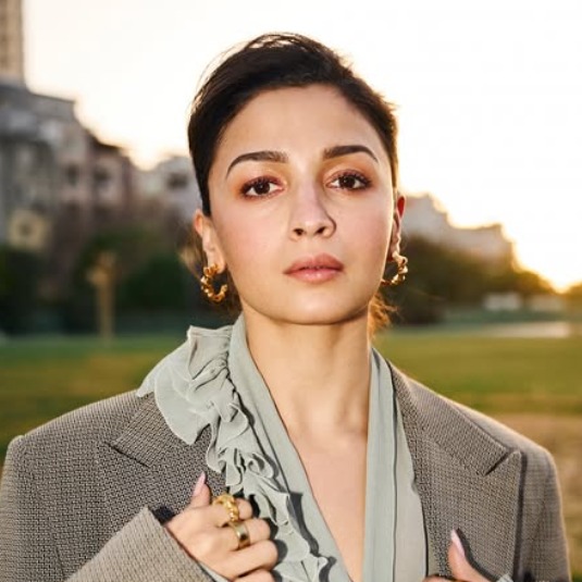 <i>Two Much</i>: Alia Bhatt Skips Questions On Exes During Kajol And Twinkle Khanna's Chat Show