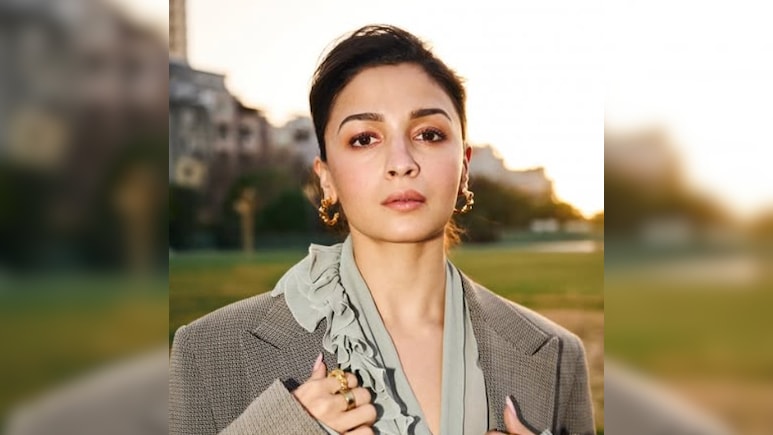 <i>Two Much</i>: Alia Bhatt Skips Questions On Exes During Kajol And Twinkle Khanna's Chat Show
