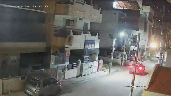 कार ने यू-टर्न लेकर बाइक को जोरदार टक्कर मारकर ली एक की जान; देखें खौफनाक वीडियो