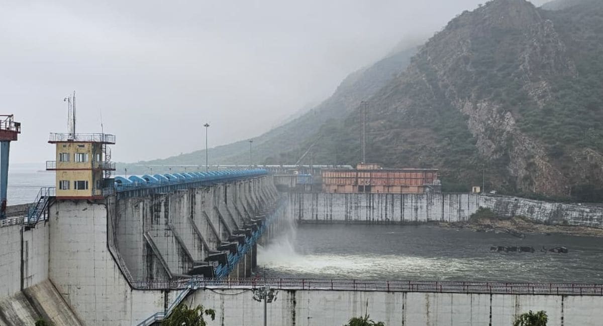 बीसलपुर बांध का गेट फिर से खोल दिया गया है.  बीसलपुर बांध का गेट फिर से खोल दिया गया है.