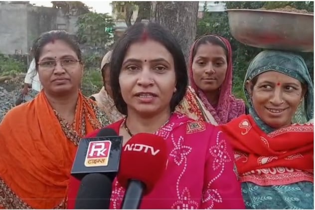 मीनाक्षी देवी ( श्रद्धालु महिला, कांकरोली ) मीनाक्षी देवी ( श्रद्धालु महिला, कांकरोली )