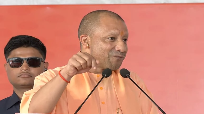 सीएम योगी ने लखीमपुर खीरी के मंच से बदला मुस्तफाबाद का नाम, बोले- पहले तो कब्रिस्तान की बाउंड्री में पैसा जाता था सीएम योगी ने लखीमपुर खीरी के मंच से बदला मुस्तफाबाद का नाम, बोले- पहले तो कब्रिस्तान की बाउंड्री में पैसा जाता था
