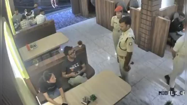 "<i>Behen Hai Meri</i>": Siblings Claim Cops Harassed Them At Bihar Eatery "<i>Behen Hai Meri</i>": Siblings Claim Cops Harassed Them At Bihar Eatery