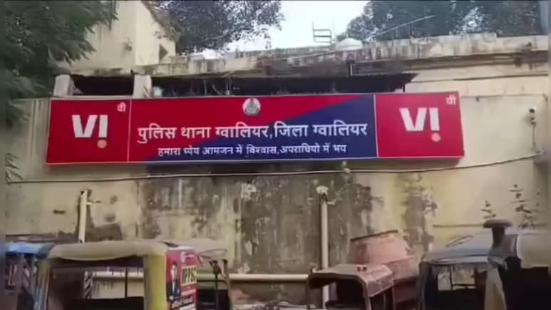 पत्नी को होटल के सामने देख खौल गया पति का खून, गर्दन में हाथ डालकर पकड़ा और काट दी नाक, जानें मामला पत्नी को होटल के सामने देख खौल गया पति का खून, गर्दन में हाथ डालकर पकड़ा और काट दी नाक, जानें मामला